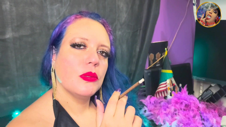 Lilli Cukierek Cox: More120s Sexy Smoking