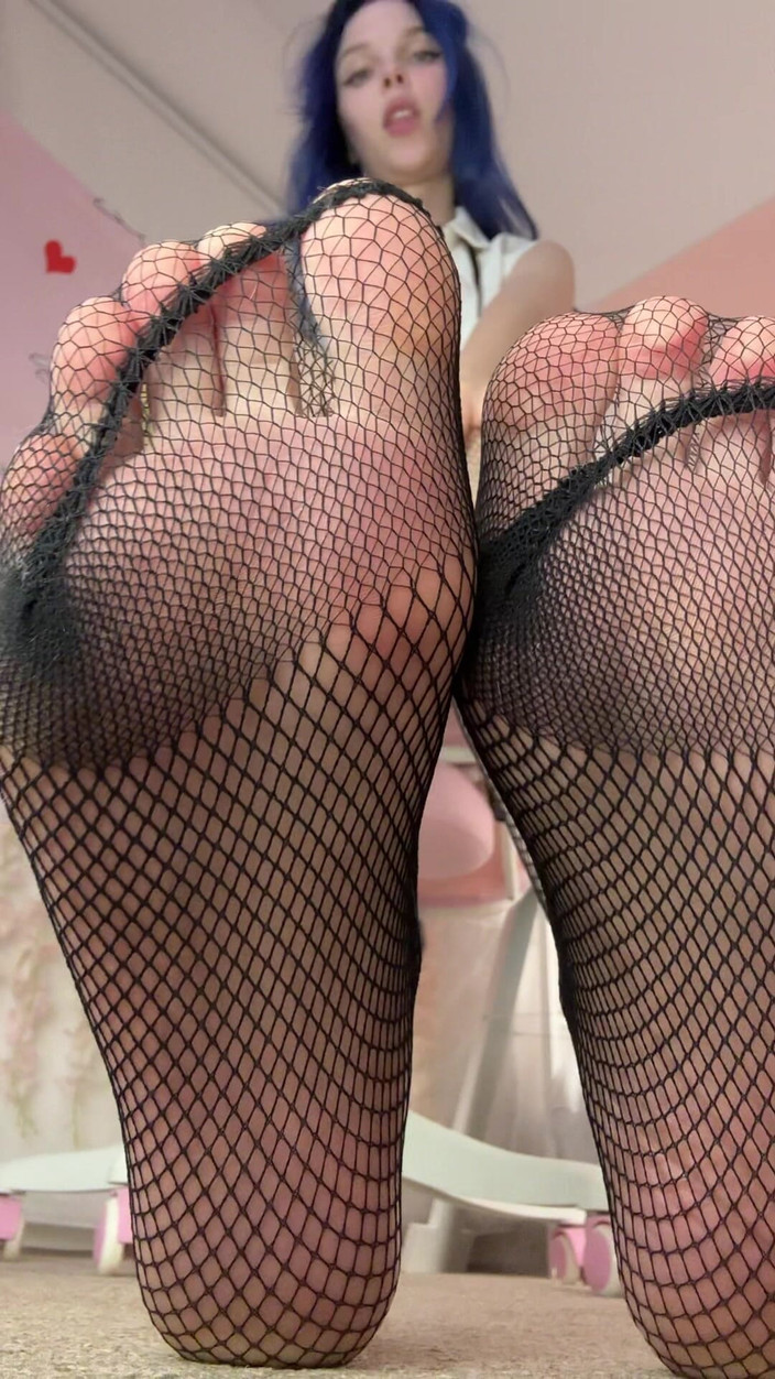 Little_Kitty69: Suole morbide abbracciate da un tessuto sottile
