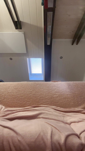 Elisa Bayer: blond tonåring knullar henne själv