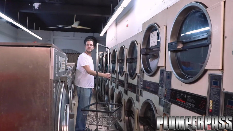 Plumper pass: BBW Erika Fucked in Laundry by Stranger on Dryer