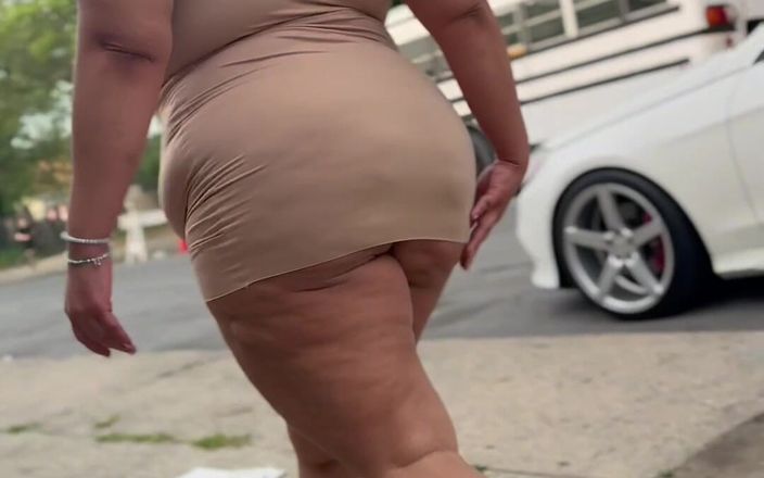 PutiLing: Boricua Mami - 太い脚 - 太いお尻 - ミニスカート - ハイヒールスティレット - ウォーキングスローモーションエロティック - 官能的