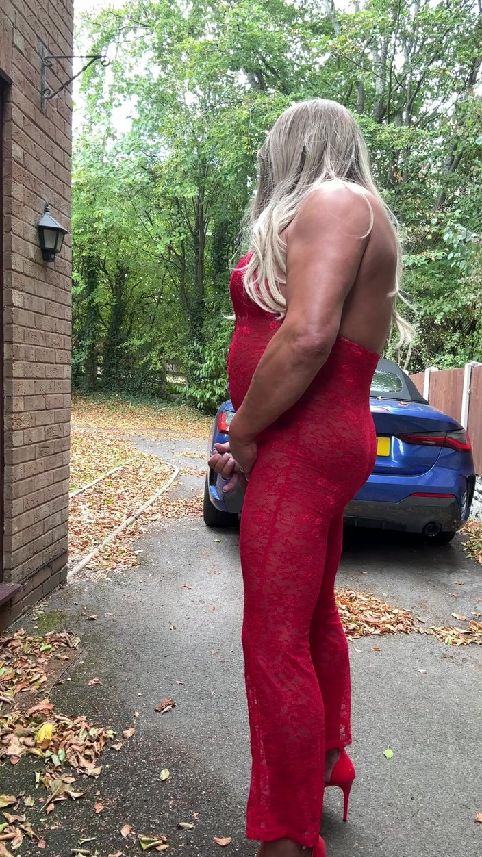 Kellycd2022: 穿着性感红色连裤和高跟鞋的性感 Crossdresser Kellycd2022