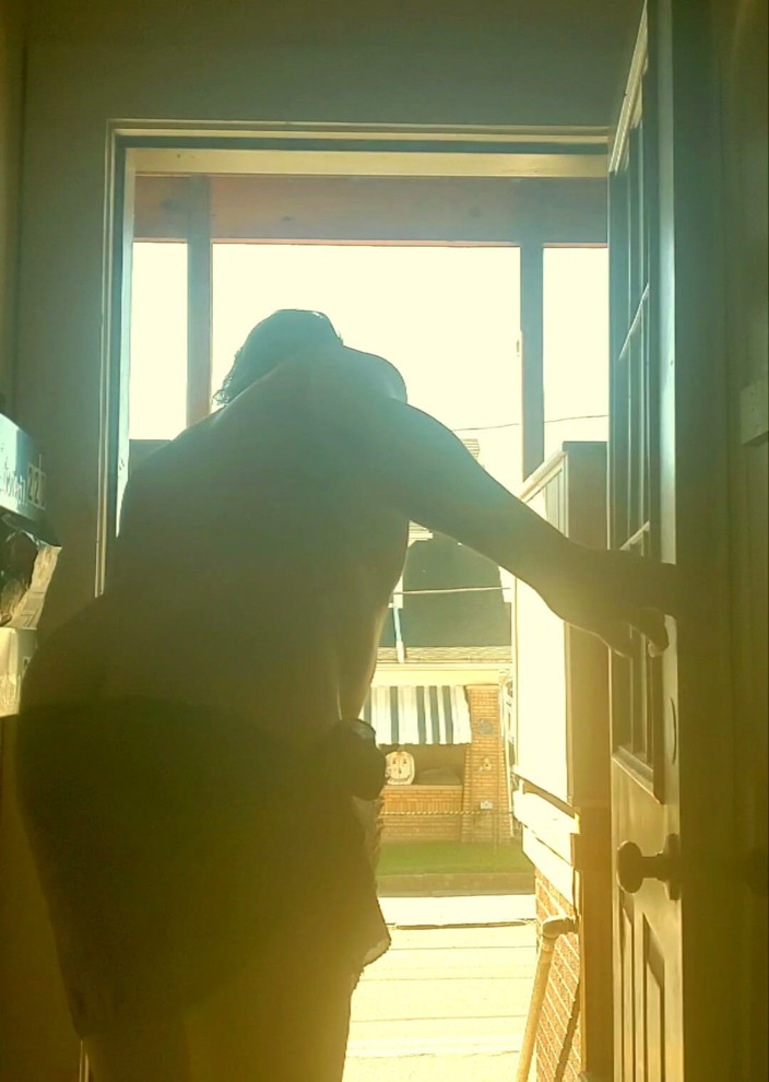 Lee Przybylowicz: Lee Przybylowicz deixa seu vibrador na mesa por sucção