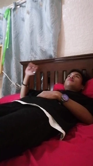 Ateşli asyalı twink evde tek başına mastürbasyon yapıyor! Sıcak