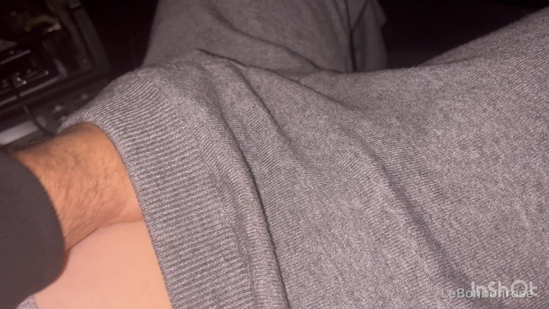 LeBonbonRose: Mój przyrodni brat masturbuje mnie w swoim samochodzie!