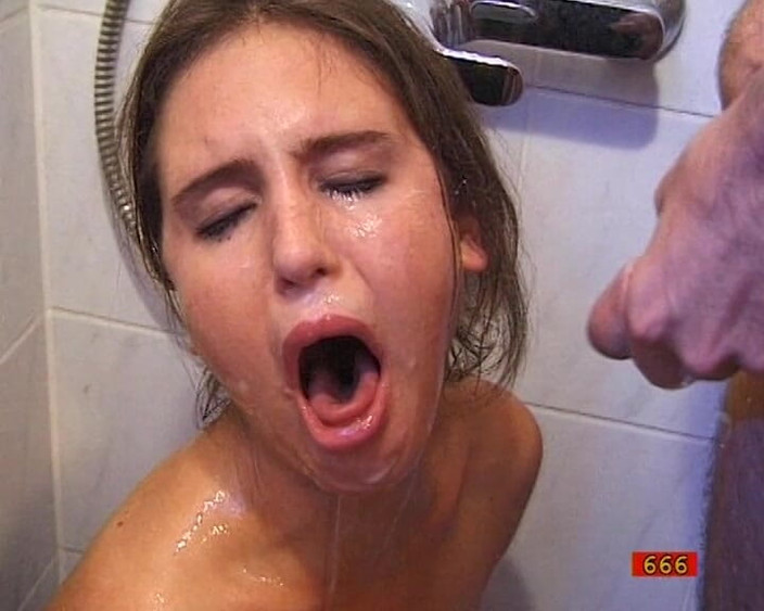 GGG John Thompson Classic Retro: Brunette babe diep in keel en krijgt sperma in het...