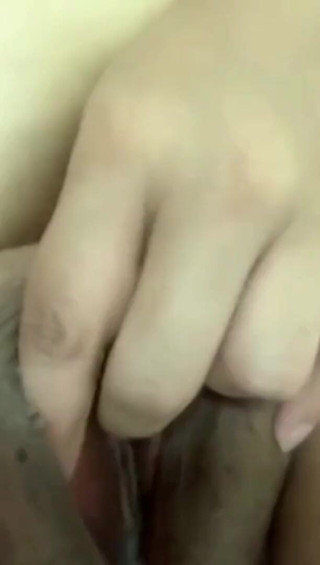 Indian fuck queen: WildEnglishBBW tření prstění mé tlusté růžové kundičky ve vaně