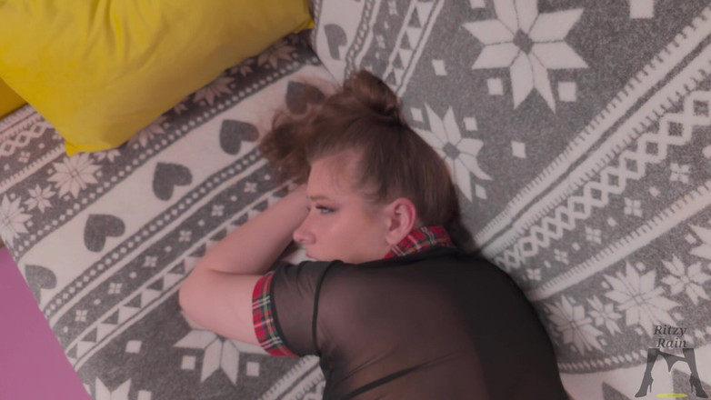 Ritzy Rain: Ritzy Rain dikongkek keras dalam dubur jalangnya dan dalam pepek...