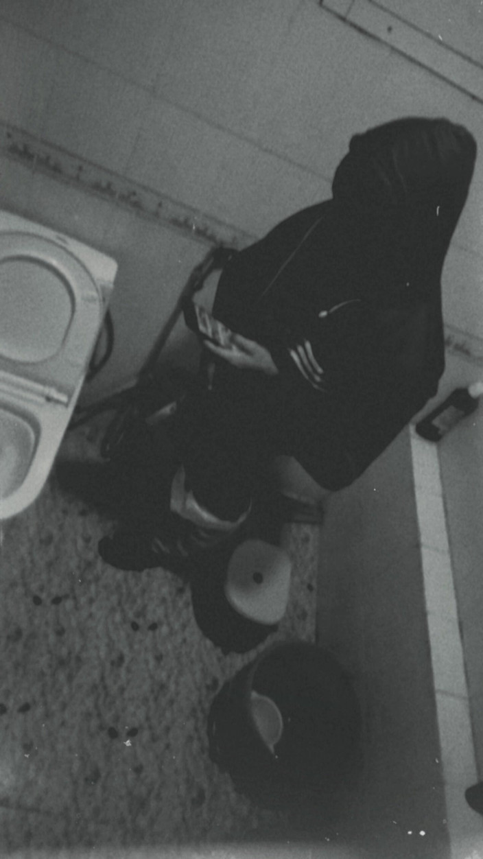 Brijesh 270: 내 배다른아빠가 화장실에서 카메라로 하는 모든 일을 봤어