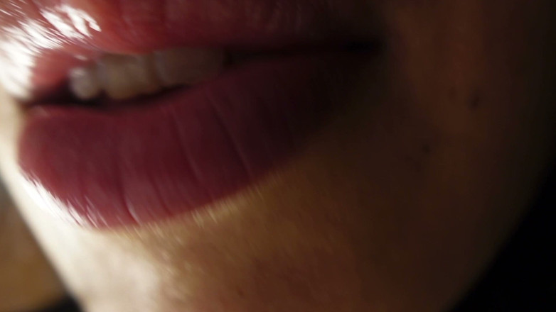 Asmr_mouth: 침대에서 핥는 핫한 여친