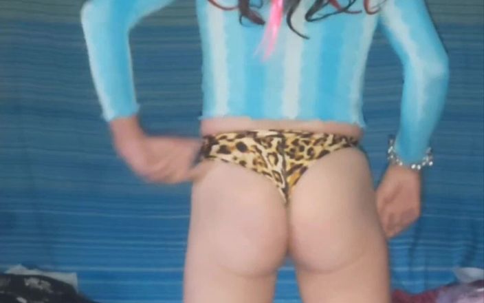 Lizzaali: Necken und auf meinem Wraparound Rock und den Tiger shorts