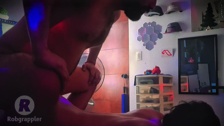 Robgrappler: Szorstka i zmysłowa wiercenie pedału