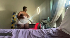 Legendary Booty Overdose: Dziwka jęczy Uzyskiwanie wibratory zapped i striptizing