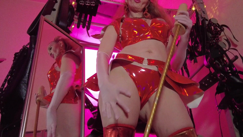 Eva Latexxx: BDSM paní PVC zlaté červené vinylové hračky čůrák fetiš boty femdom