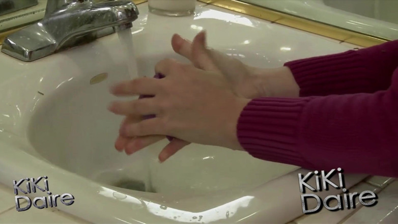 Kiki Daire MILFLand: Gotta Pee