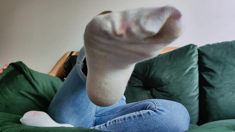 Goddess Lena: Minhas meias sujas. Seus pensamentos sujos