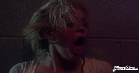 James Deen: Dalia Sky es follada analmente al aire libre por James...