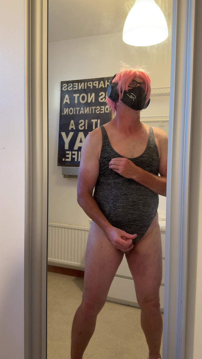 Julia Trans: Espelho, espelho na parede