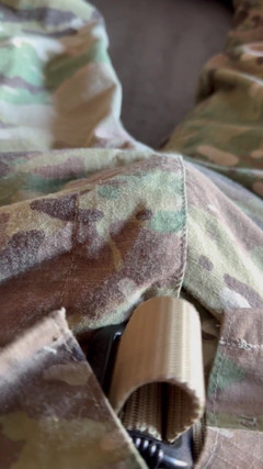 Gay Soldier Stuff: Người lính quân đội bắn một tải trọng tốt đẹp trong một...