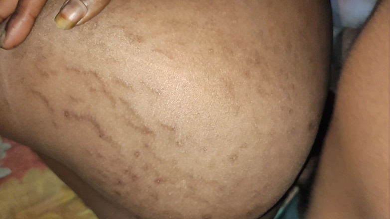 Rozi: वयस्क सौतेली बहन पहली बार कमरे में अपने सौतेले भाई के साथ रोमांस कर रही है