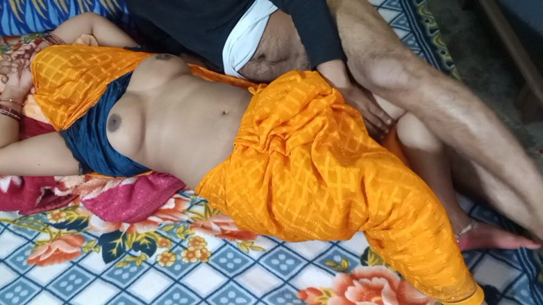 Manjushukla: Sehr schönes bhabhi in gelber sari