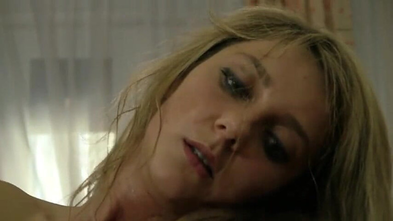 Dat Ass: Blonde bitch fucked in her ass by big cock