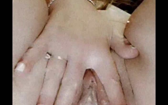 Alli Anderson: Senin için sert boşalıyor