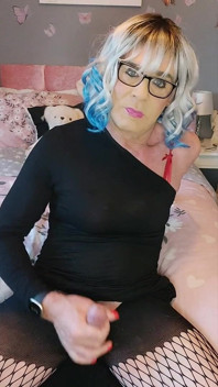 Crossdressing Juniper Beri