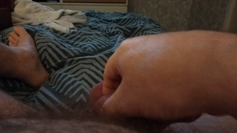 Pellefnatt: Мой друг лежит на кровати и играет со своим большим членом