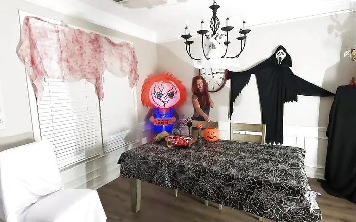 littlebuffbrunette: Sexy Halloween Chucky jezdí na obrovském ptákovi
