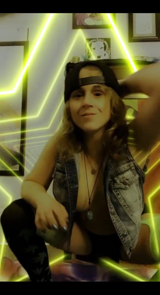 Suzy Wylde: 3704772852.mp4