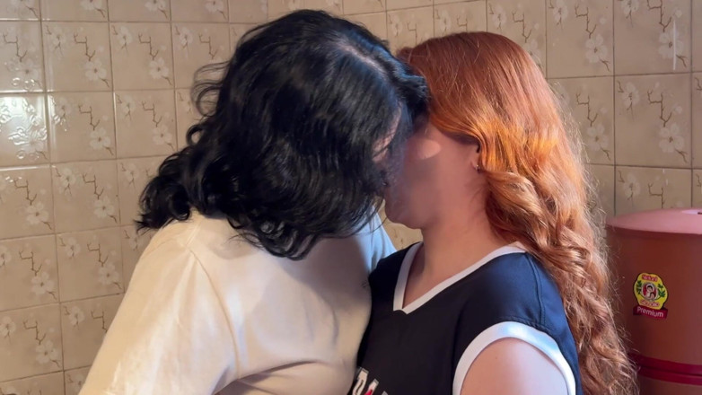 Quente club: Lesbian Stepcousins Suck Pussy for Breakfast