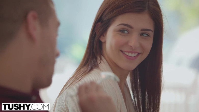 Tushy: Erster analsex für stiefschwein Leah Gotti