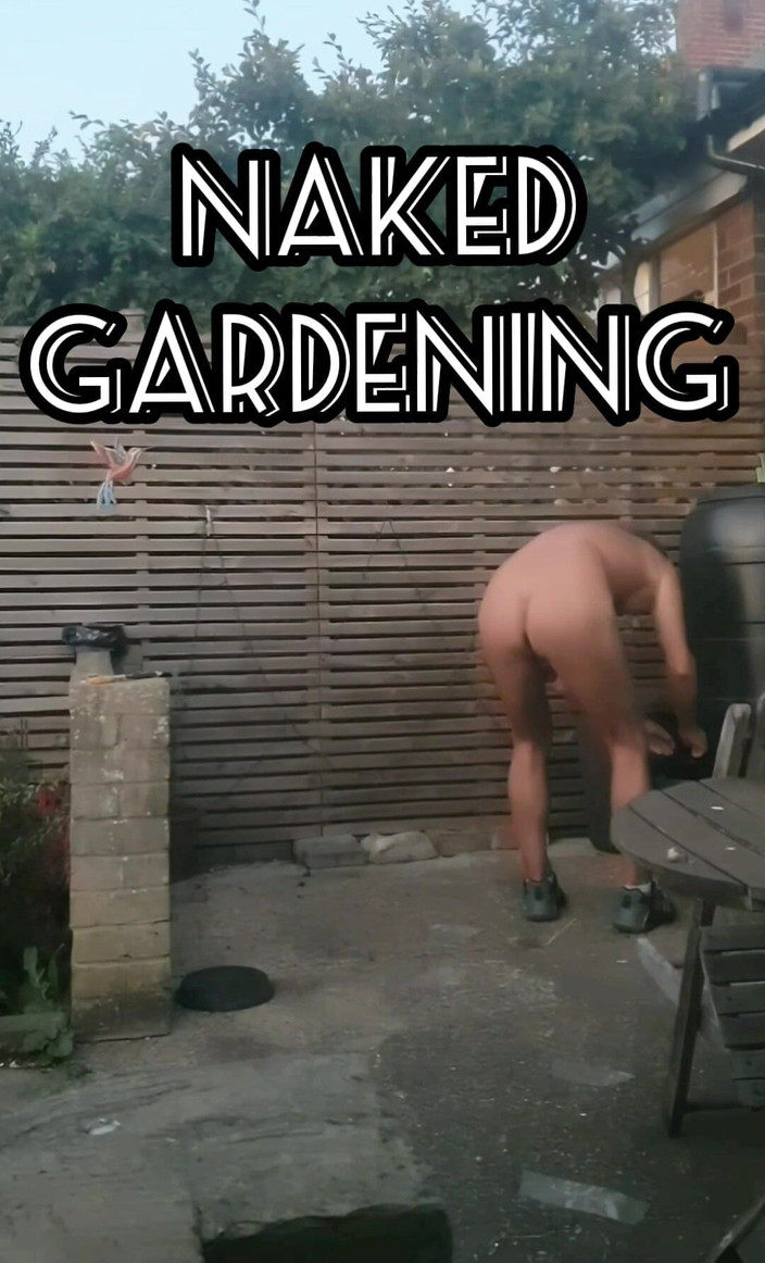 MaleModel: Naken trädgård