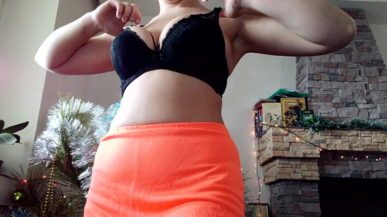 Inna Love: Tetona milf le encanta mostrar sus tetas