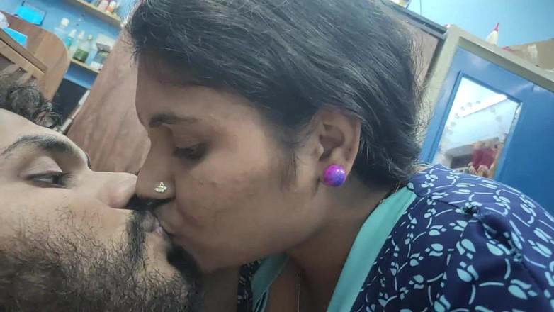 Vaishnavysharunraj: मलयाली सौतेली मम्मी हॉट लंड चुसाई और सौतेले बेटे के साथ चुदाई