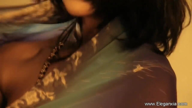 Eleganxia: Bollywood nudes. Sexy brunette Indian MILF in her erotic video