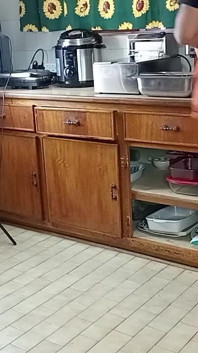Глупые F Приятели Делают Салат На Кухне