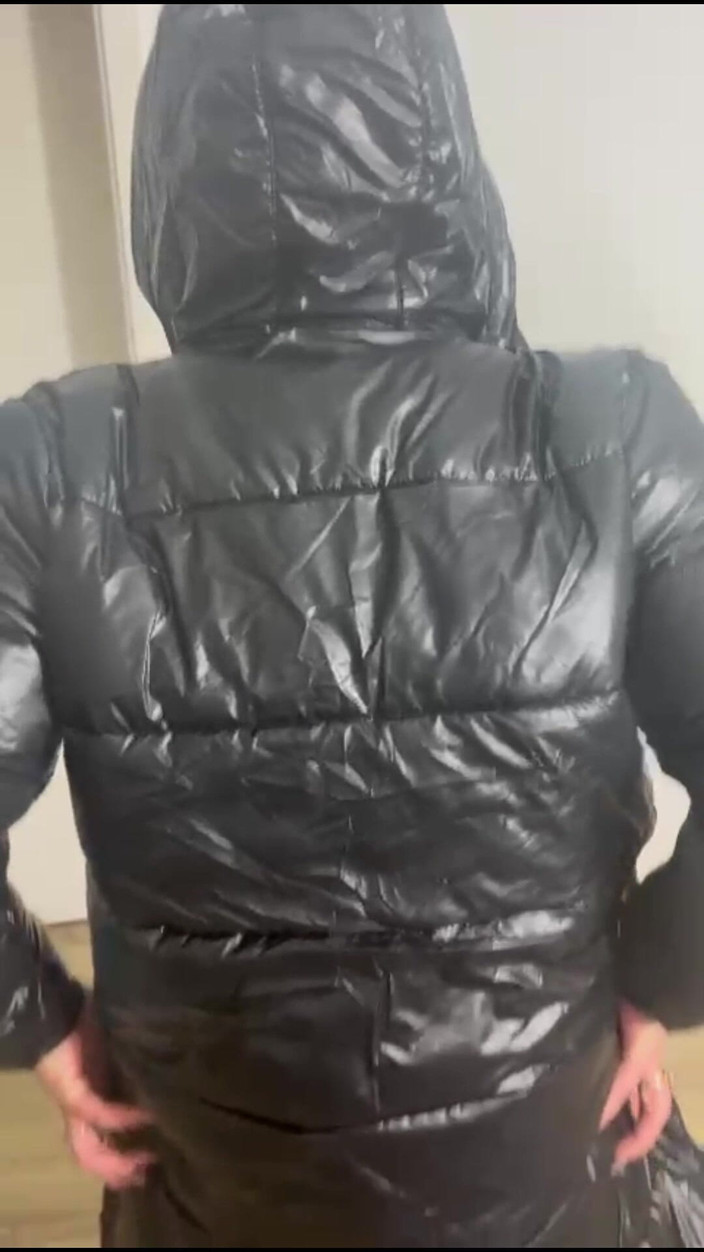 MilfyCalla: Mamă sexy în lenjerie sexy și haină lungă - Fantezie oglindă cu vedere...