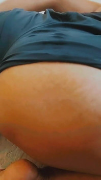 A rainha do anal mostra seu cu piscando