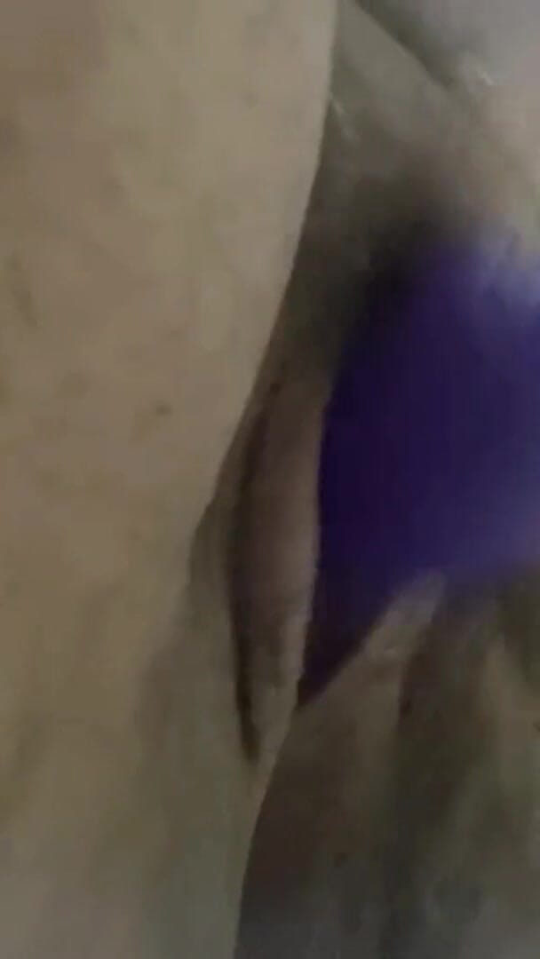Real homemade BBW BBC porn: Merangsang pepek berbulu gemuk saya dengan tongkat elektrik