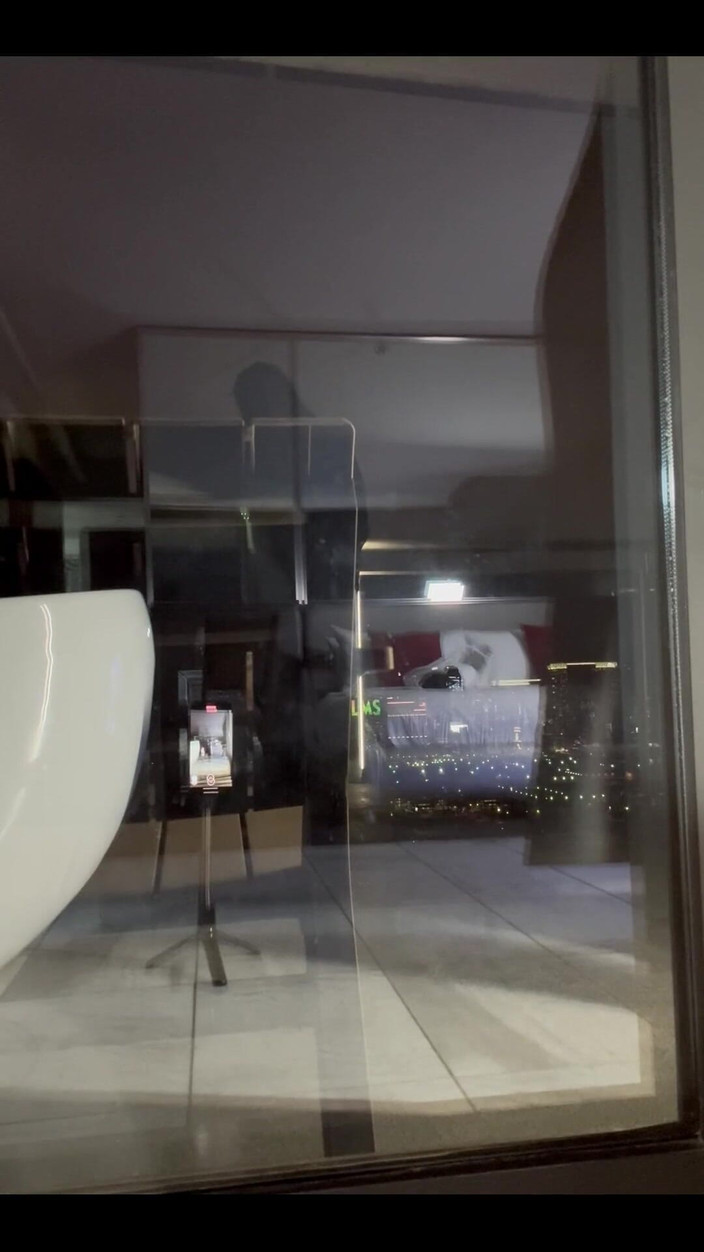 Amanda Thickk: Videoclip BTS al unei sesiuni foto recente