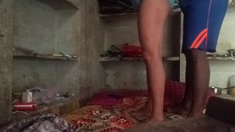 Hharr9898: Une femme au foyer se fait baiser par son mari