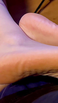 Güzel kırışmış tabanlar Alman orta yaşlı seksi kadın