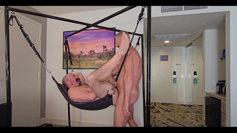 The Gay Quadzilla: Gut bestückter stiefvater fickt muskelbär