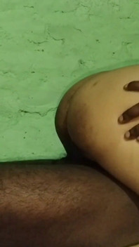 Hintli desi orta yaşlı seksi kadın üvey oğlu tarafından sıkı amında sikiliyor