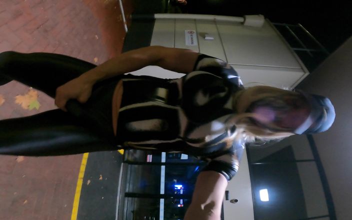 Muscle Sissy Slut Jessica: 야외에서 사정하는 창녀 Sissy 근육 창녀