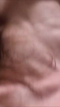 Sexy zralá masturbuje s prsty zblízka