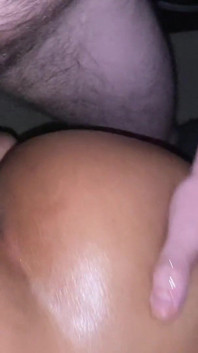 Sletterige stripper Nadia laat haar baas haar kont neuken