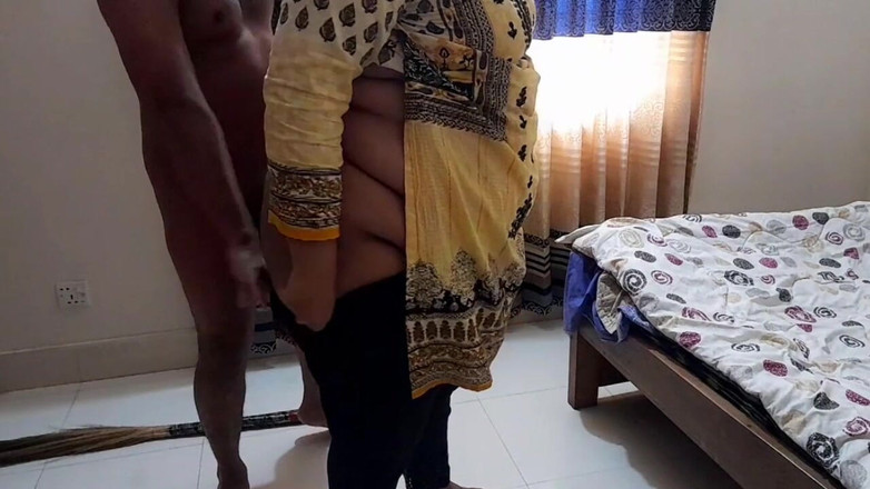 Aria Mia: Dì Depali bị con trai riêng đụ khi cô ấy đang dọn dẹp...